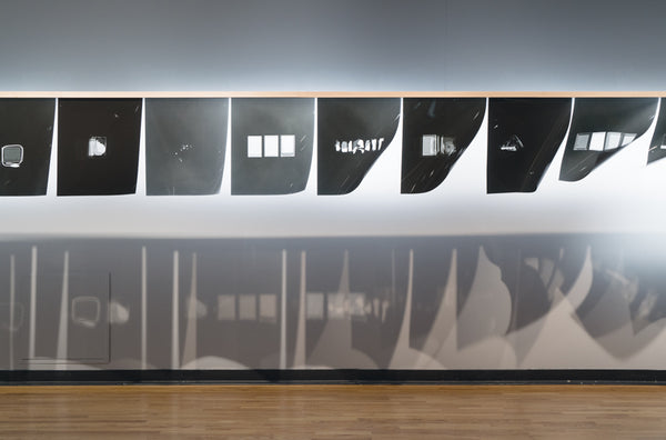 Lucie Rocher, Les précipités, 2017, tirages chromogènes sur papier kodalite, installation de 45 photogrammes, 51 x 61 cm chacun, photo : Lucie Rocher